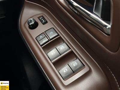 2015 Toyota Esquire - Thumbnail