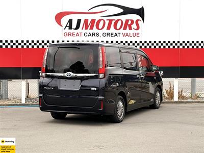 2015 Toyota Esquire - Thumbnail