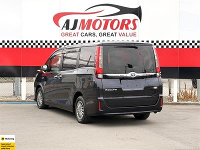 2015 Toyota Esquire - Thumbnail