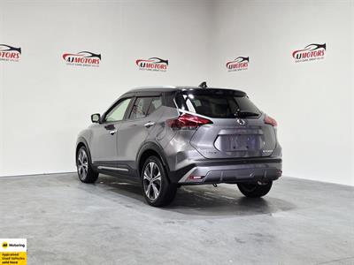 2021 Nissan Kicks - Thumbnail