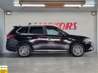 2020 Mitsubishi Outlander - Thumbnail