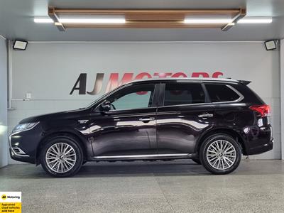 2020 Mitsubishi Outlander - Thumbnail