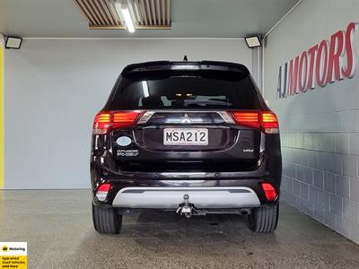 2020 Mitsubishi Outlander - Thumbnail