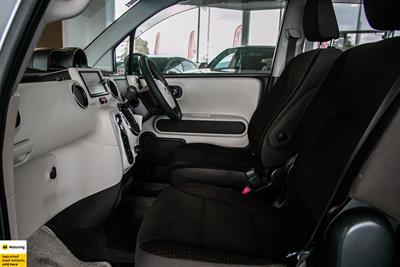 2012 Toyota Porte - Thumbnail