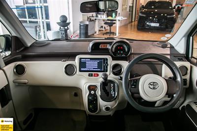 2012 Toyota Porte - Thumbnail