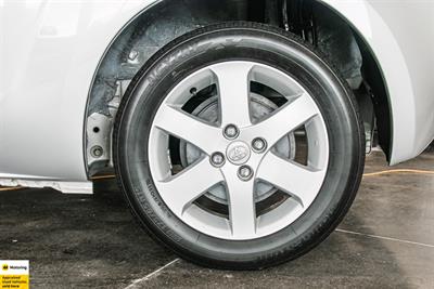 2012 Toyota Porte - Thumbnail