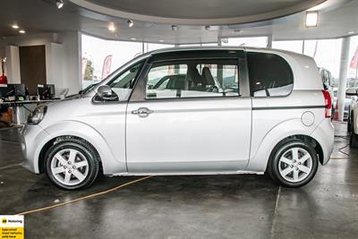 2012 Toyota Porte - Thumbnail