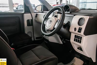 2012 Toyota Porte - Thumbnail