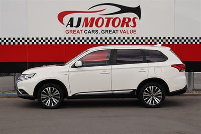 2022 Mitsubishi Outlander - Thumbnail