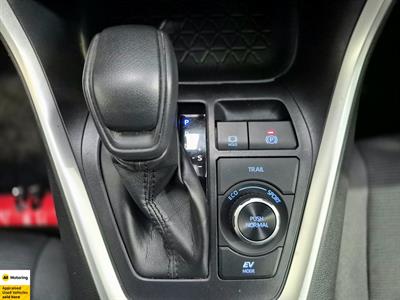2022 Toyota RAV4 - Thumbnail