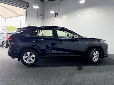 2021 Toyota RAV4 - Thumbnail