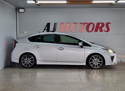 2013 Toyota Prius - Thumbnail