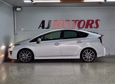 2013 Toyota Prius - Thumbnail