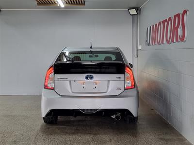 2013 Toyota Prius - Thumbnail