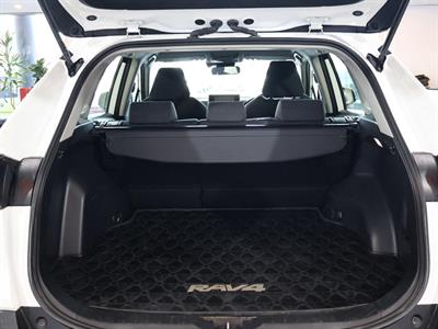 2022 Toyota RAV4 - Thumbnail