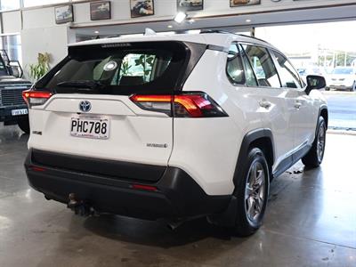 2022 Toyota RAV4 - Thumbnail