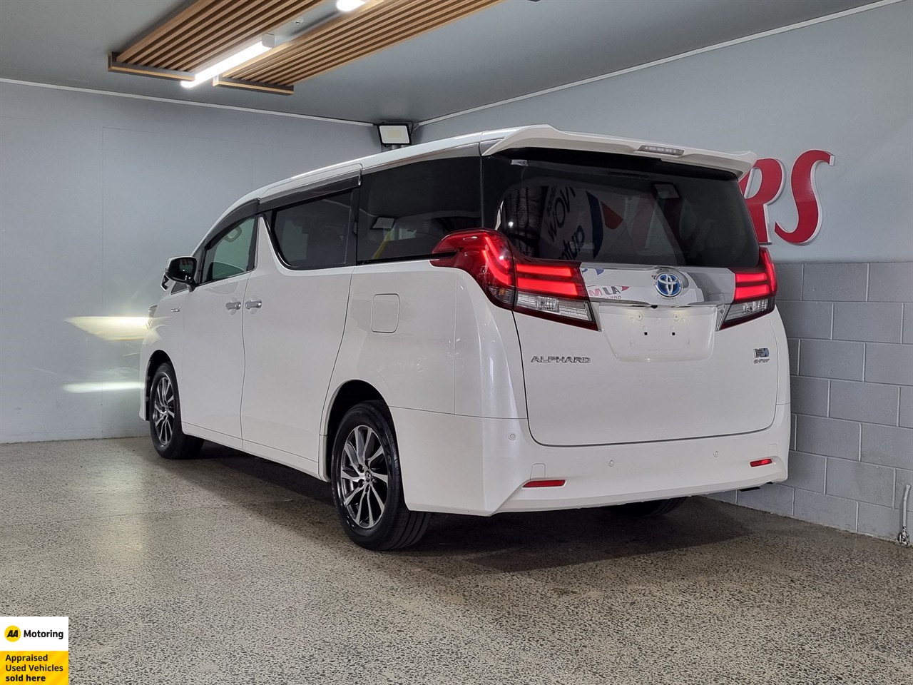 2015 Toyota Alphard