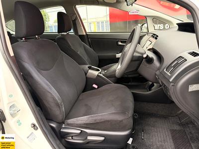 2013 Toyota Prius - Thumbnail