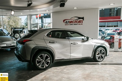 2020 Lexus UX 250h - Thumbnail