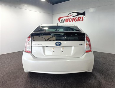 2013 Toyota Prius - Thumbnail
