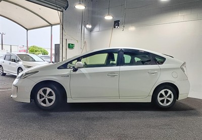 2013 Toyota Prius - Thumbnail