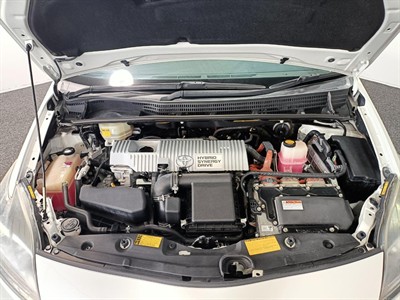 2013 Toyota Prius - Thumbnail