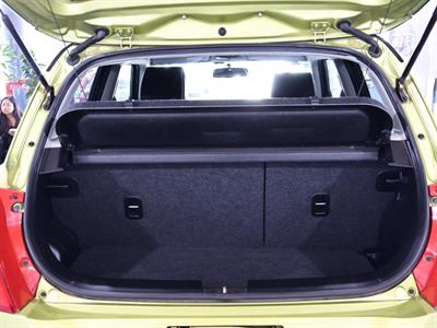 2015 Suzuki Swift - Thumbnail