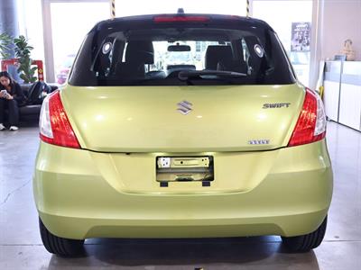 2015 Suzuki Swift - Thumbnail