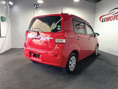 2013 Toyota Porte - Thumbnail