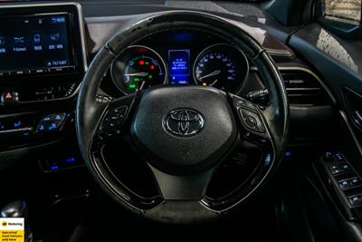 2017 Toyota C-HR - Thumbnail