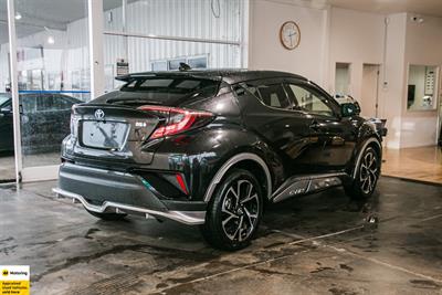 2017 Toyota C-HR - Thumbnail