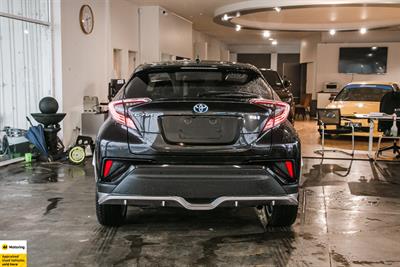 2017 Toyota C-HR - Thumbnail