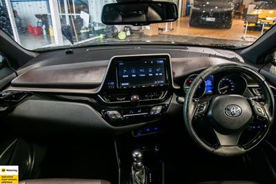 2017 Toyota C-HR - Thumbnail