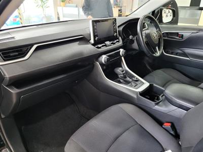 2022 Toyota RAV4 - Thumbnail