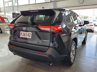 2022 Toyota RAV4 - Thumbnail