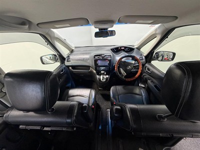 2015 Nissan Serena - Thumbnail