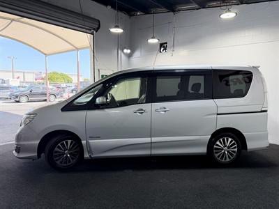 2015 Nissan Serena - Thumbnail