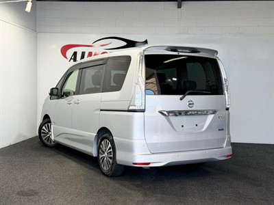 2015 Nissan Serena - Thumbnail