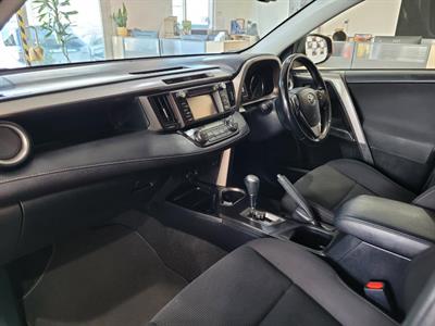 2019 Toyota RAV4 - Thumbnail