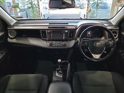 2019 Toyota RAV4 - Thumbnail