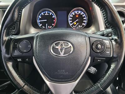 2019 Toyota RAV4 - Thumbnail