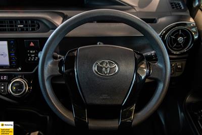2016 Toyota Aqua - Thumbnail