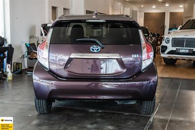 2016 Toyota Aqua - Thumbnail