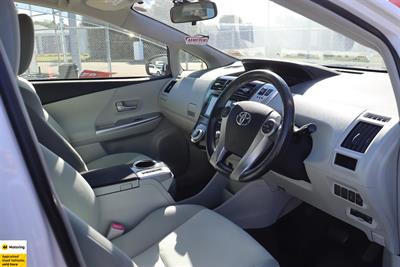 2012 Toyota Prius - Thumbnail