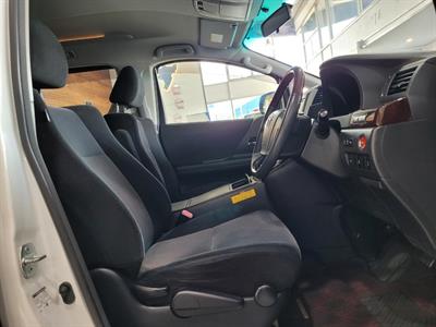 2013 Toyota Vellfire - Thumbnail