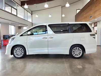 2013 Toyota Vellfire - Thumbnail