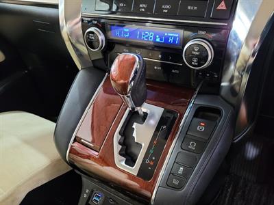 2016 Toyota Vellfire - Thumbnail