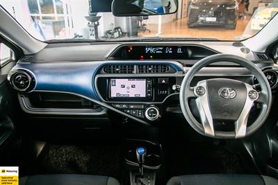 2015 Toyota Aqua - Thumbnail