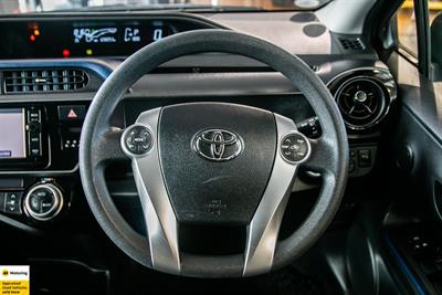 2015 Toyota Aqua - Thumbnail