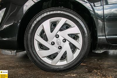 2015 Toyota Aqua - Thumbnail